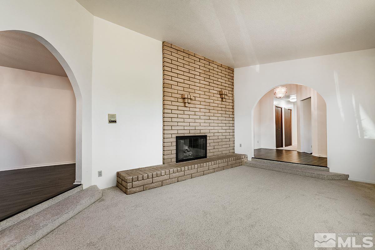 11040 Broken Hill Road Reno, NV 89511 - Photo 5 of 24 an empty room with windows
