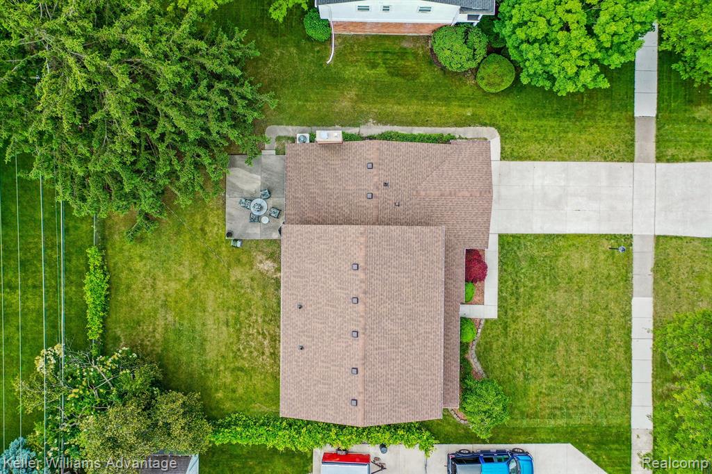 18408 Levan Road Livonia, MI 48152 - Photo 32 of 37 Gallery Image 32