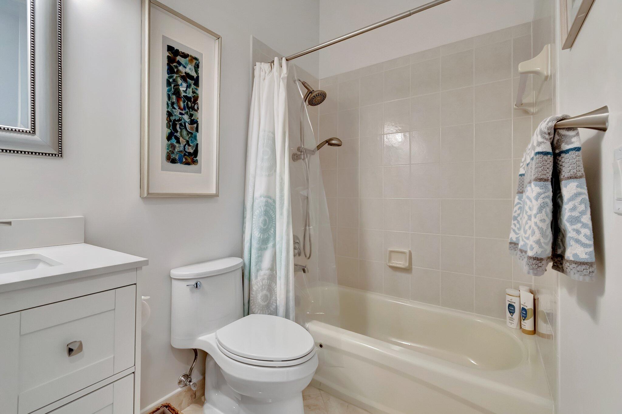 8239 Marsala Way Boynton Beach, FL 33472 - Photo 35 of 68 Guest Bathroom