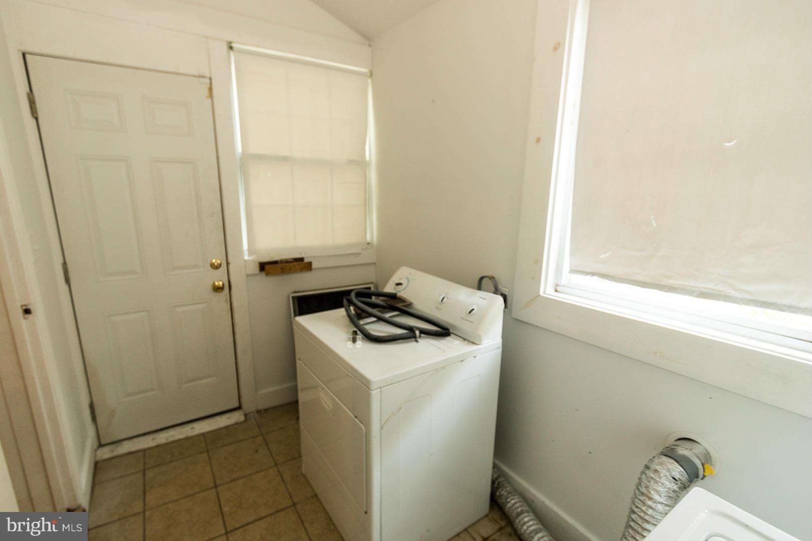 3607 Windsor Mill Road Baltimore, MD 21216 - Photo 10 of 25 a utility room with dryer and washer