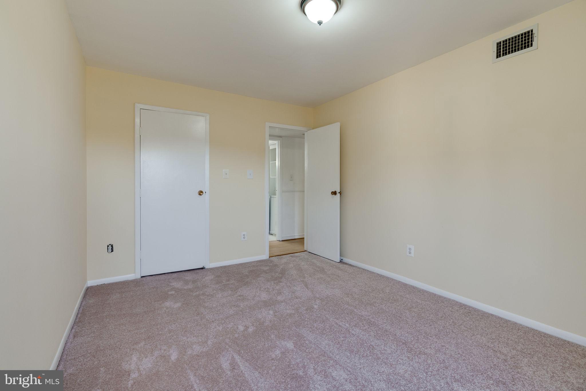 5823 Royal Ridge Drive, Unit P Springfield, VA 22152 - Photo 22 of 48
