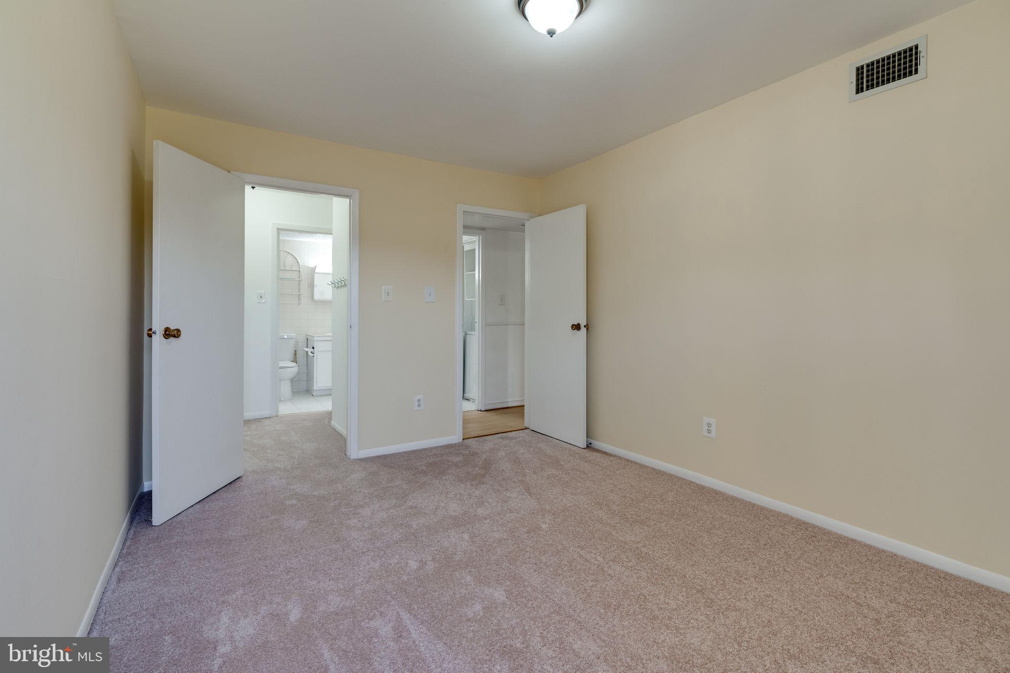 5823 Royal Ridge Drive, Unit P Springfield, VA 22152 - Photo 23 of 48 View through closet to bathroom