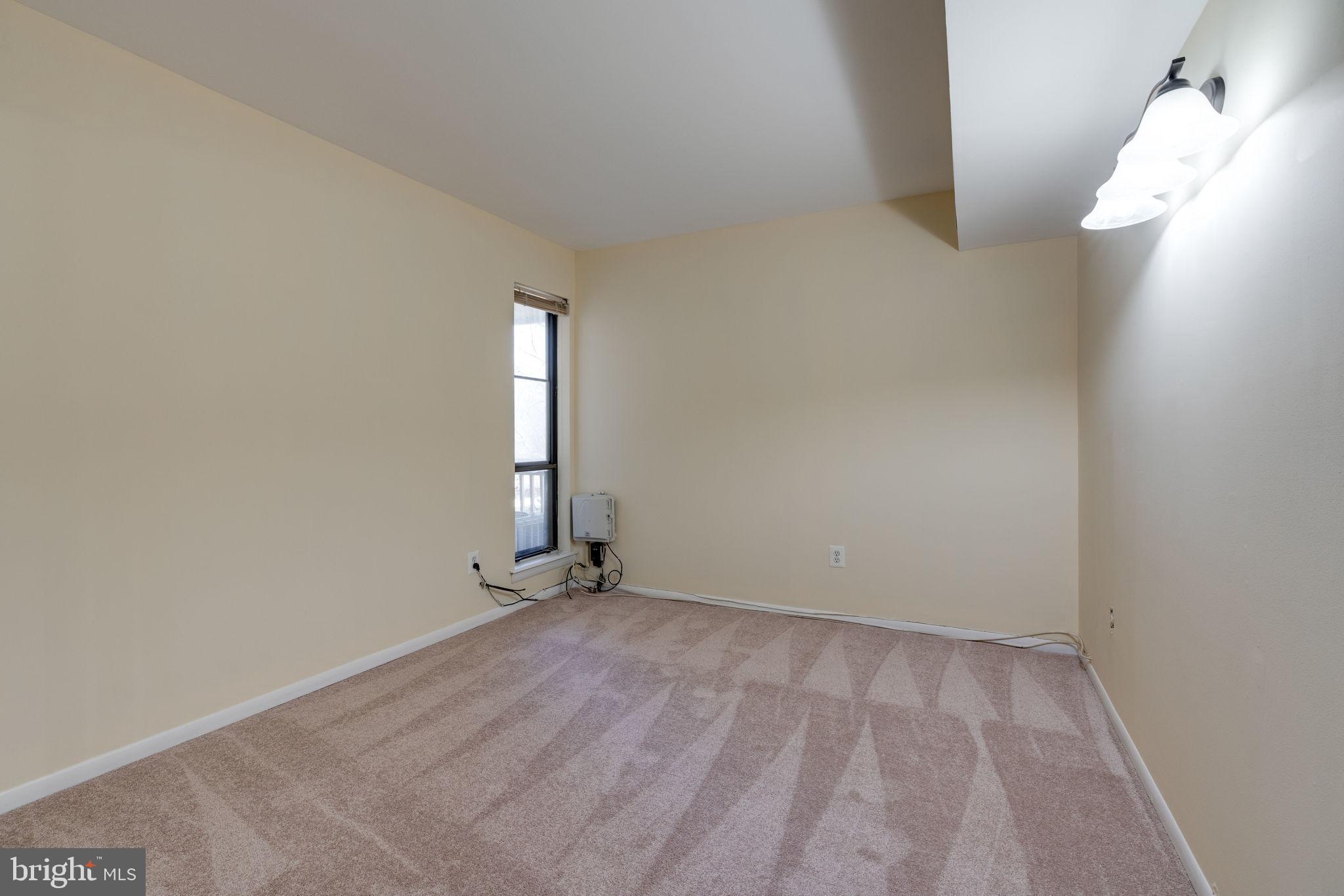 5823 Royal Ridge Drive, Unit P Springfield, VA 22152 - Photo 27 of 48 Second bedroom