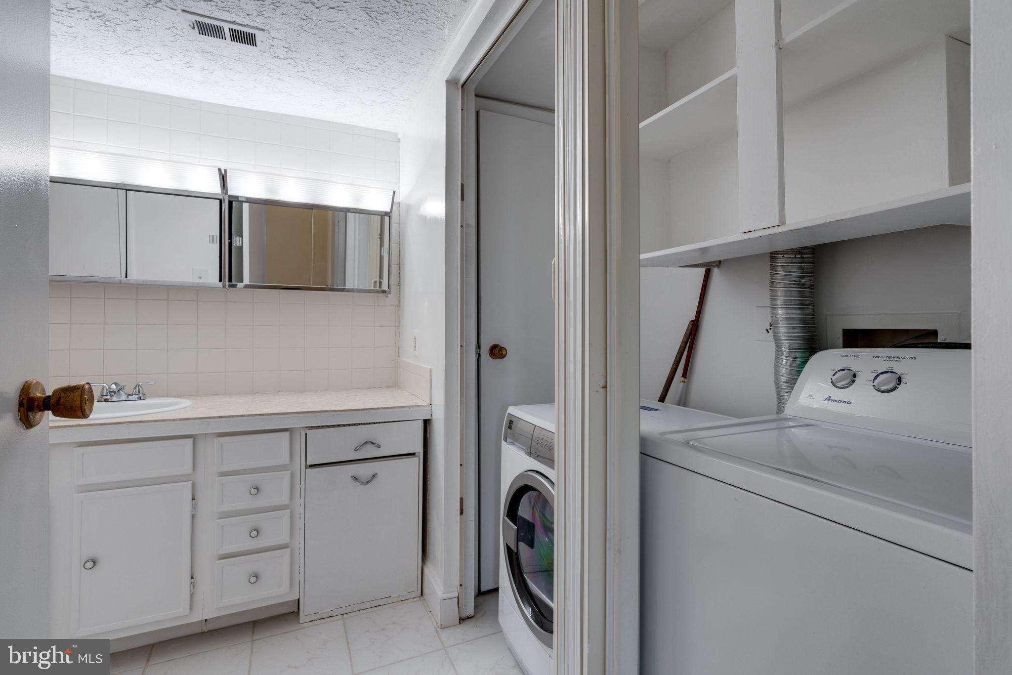 5823 Royal Ridge Drive, Unit P Springfield, VA 22152 - Photo 30 of 48 Washer and dryer in unit