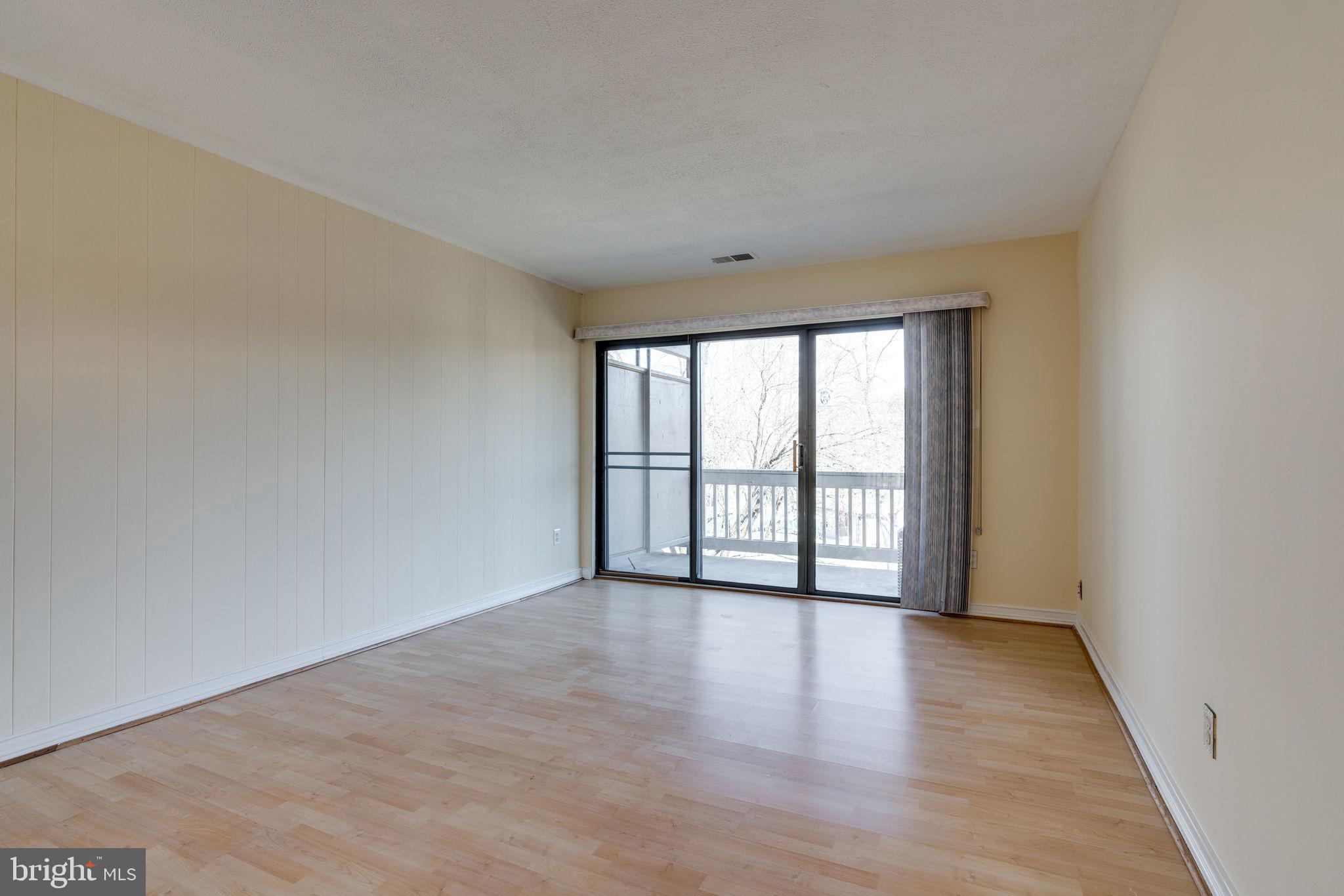 5823 Royal Ridge Drive, Unit P Springfield, VA 22152 - Photo 4 of 48 Welcome in!