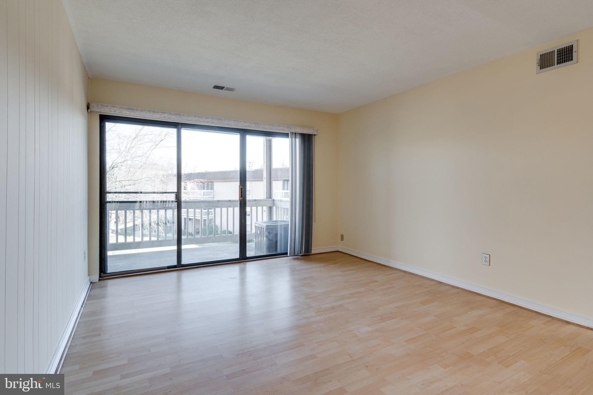 5823 Royal Ridge Drive, Unit P Springfield, VA 22152 - Photo 5 of 48 Nice and bright living space