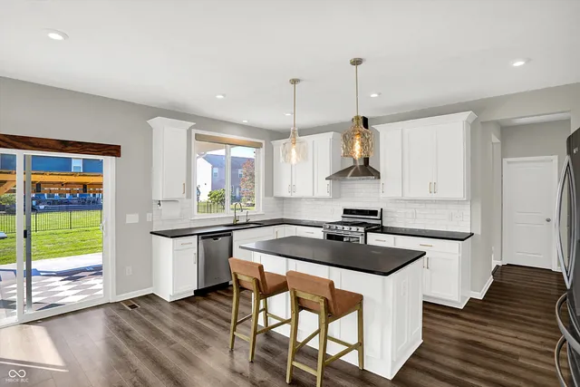 $574,999 | 7877 Villa Circle, Avon, IN 46123