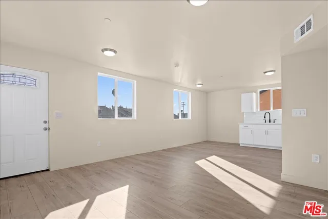 $23,900 | 707 West 80th Street, Los Angeles, CA 90044