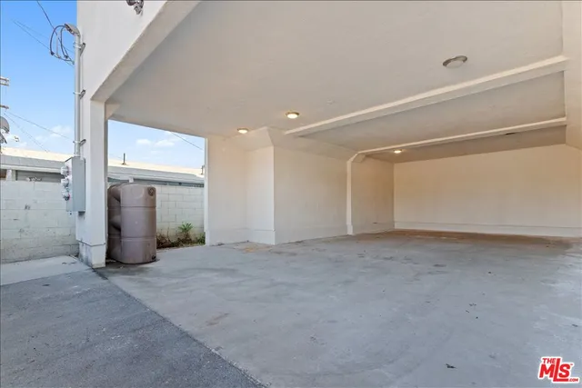 $23,900 | 707 West 80th Street, Los Angeles, CA 90044