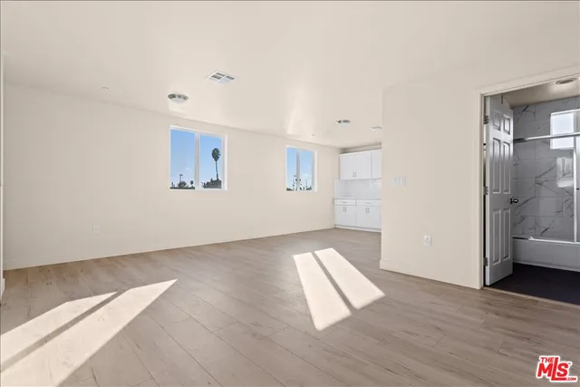 $23,900 | 707 West 80th Street, Los Angeles, CA 90044