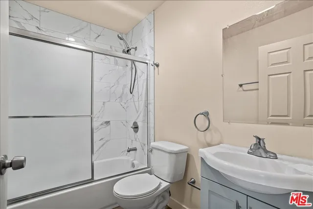 $23,900 | 707 West 80th Street, Los Angeles, CA 90044