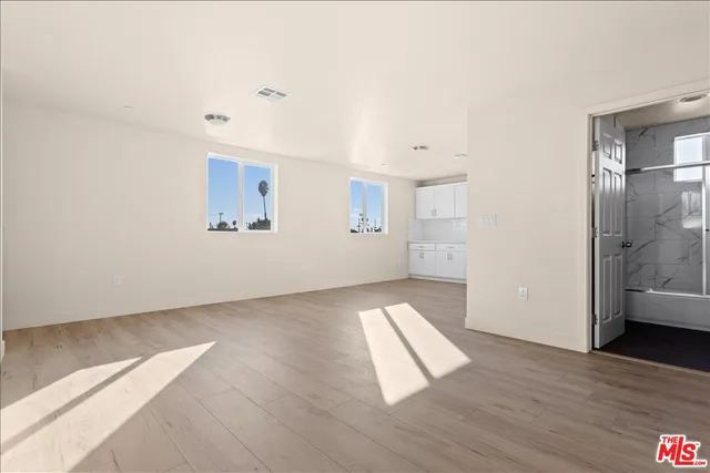 $23,900 | 707 West 80th Street, Los Angeles, CA 90044