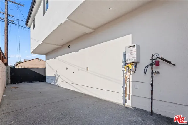 $23,900 | 707 West 80th Street, Los Angeles, CA 90044