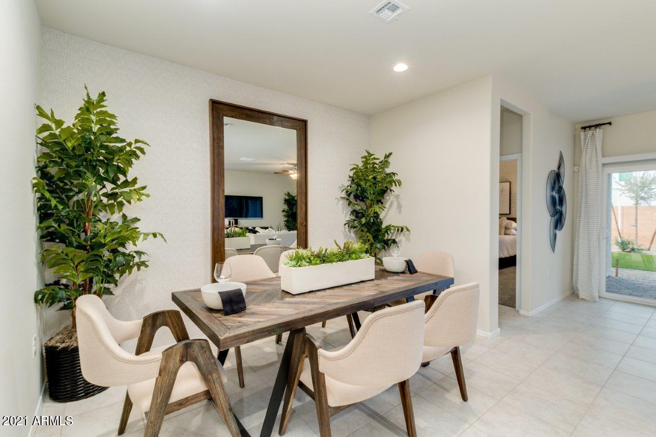 24633 Barley Road Florence, AZ 85132 - Photo 3 of 11 hummingbird dining area