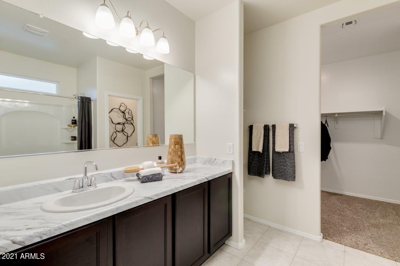 24633 Barley Road Florence, AZ 85132 - Photo 5 of 11 HB master suite bathroom