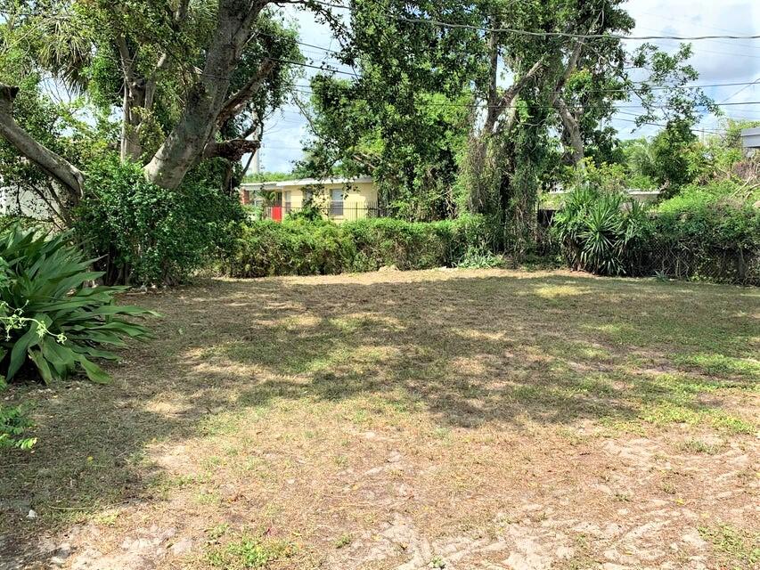 531 West 2nd Street Riviera Beach, FL 33404 - Photo 12 of 12 Backyard.