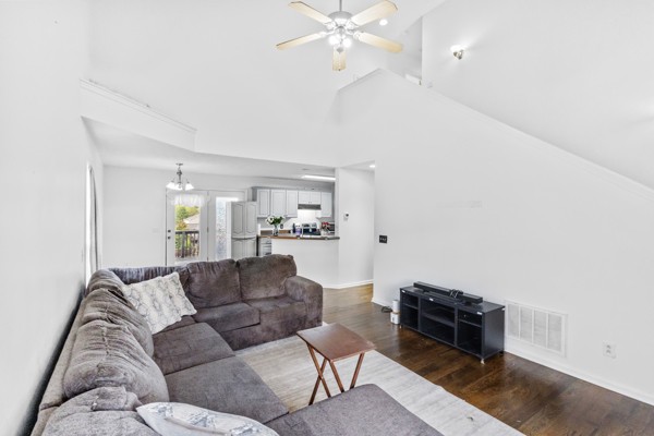 500 Berry Circle Springfield, TN 37172 - Photo 6 of 27 a living room with furniture