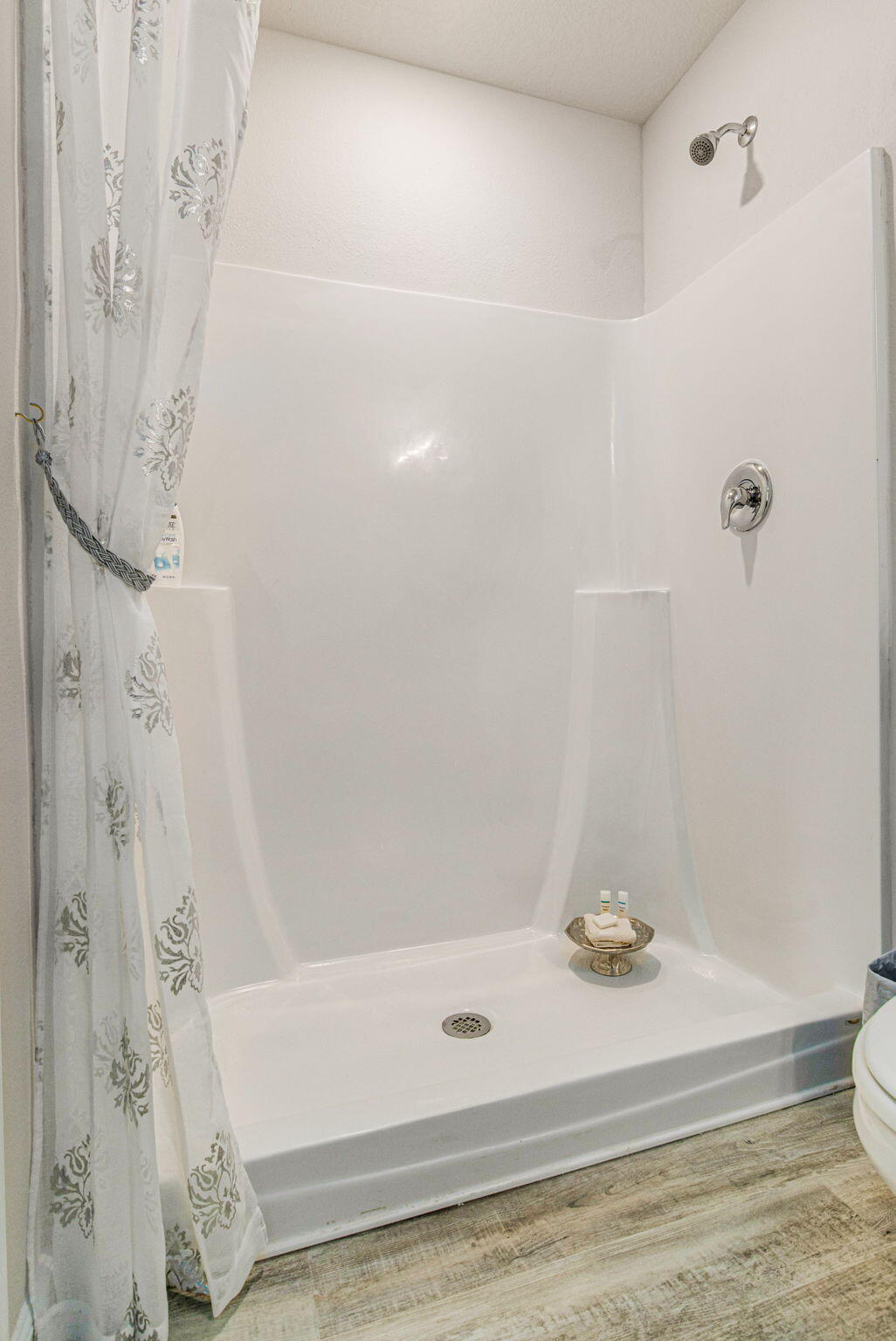 3017 Jane Lane Crestview, FL 32539 - Photo 11 of 17 a bathroom with a bathtub and shower
