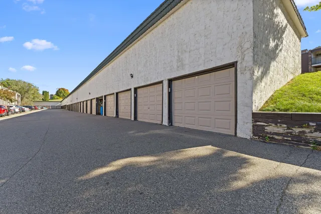 $134,900 | 12992 Nicollet Avenue, Unit 102, Burnsville, MN 55337