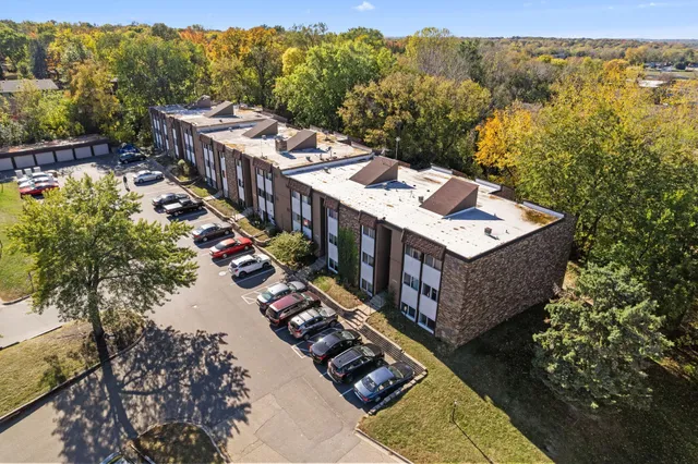 $134,900 | 12992 Nicollet Avenue, Unit 102, Burnsville, MN 55337