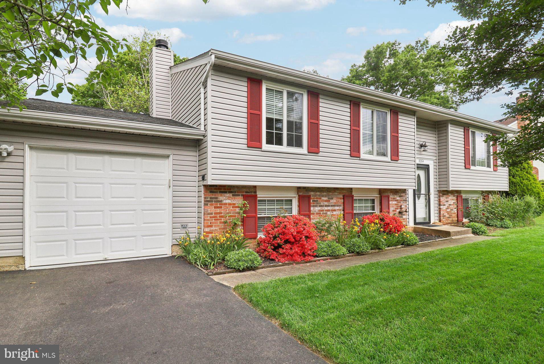 8054 Athena Street Springfield, VA 22153 - Photo 3 of 59
