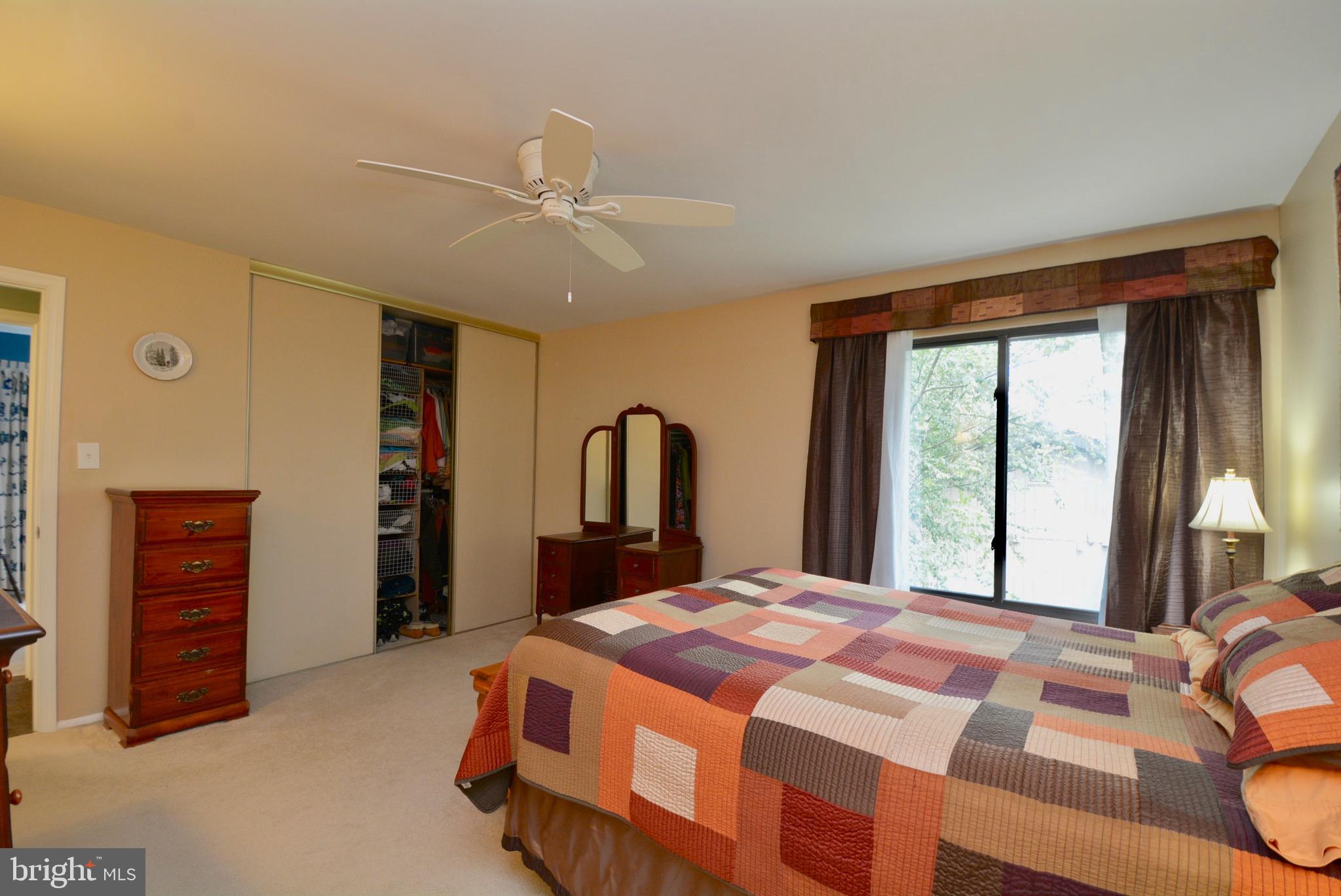 5947 Hall Street Springfield, VA 22152 - Photo 21 of 38 Owners' Suite.
