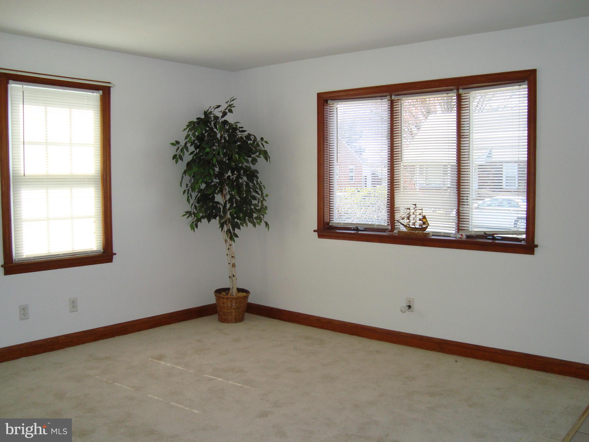 8481 Garden Road Pasadena, MD 21122 - Photo 7 of 21 Bay window