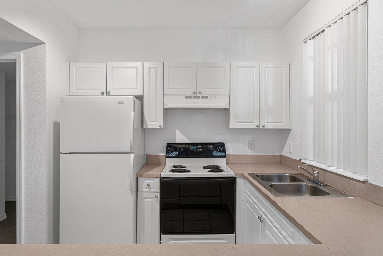 6784 West Sample Road, Unit 6784 Coral Springs, FL 33067 - Photo 11 of 20 Kitchen