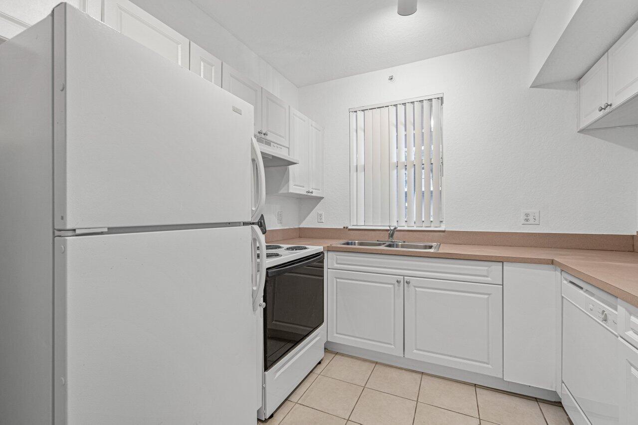 6784 West Sample Road, Unit 6784 Coral Springs, FL 33067 - Photo 10 of 20 Kitchen