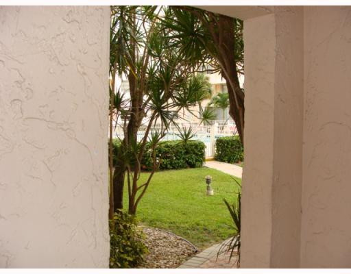 2929 South Ocean Boulevard, Unit 101 Boca Raton, FL 33432 - Photo 13 of 17 Exterior Front