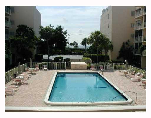 2929 South Ocean Boulevard, Unit 101 Boca Raton, FL 33432 - Photo 2 of 17 Exterior Front