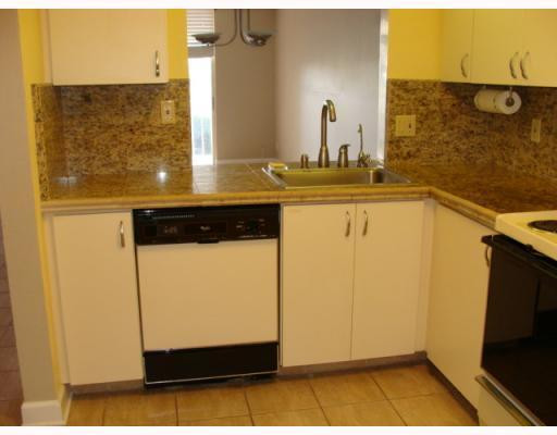 2929 South Ocean Boulevard, Unit 101 Boca Raton, FL 33432 - Photo 3 of 17 Kitchen