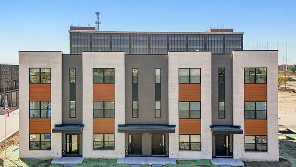 $574,990 | 2226 Lakeshore Drive, Schaumburg, IL 60173