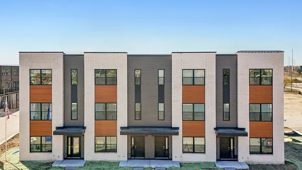 $574,990 | 2226 Lakeshore Drive, Schaumburg, IL 60173