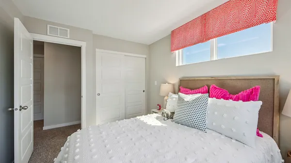 $574,990 | 2226 Lakeshore Drive, Schaumburg, IL 60173