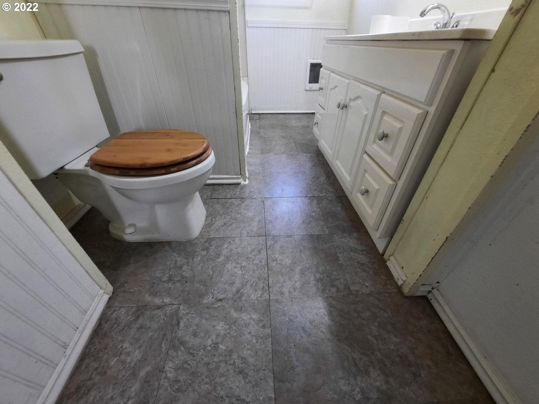 39275 Little Fall Creek Road Fall Creek, OR 97438 - Photo 21 of 27