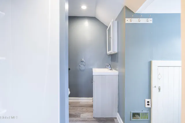 $2,100 | 6 Utica Avenue, Colonie, NY 12110