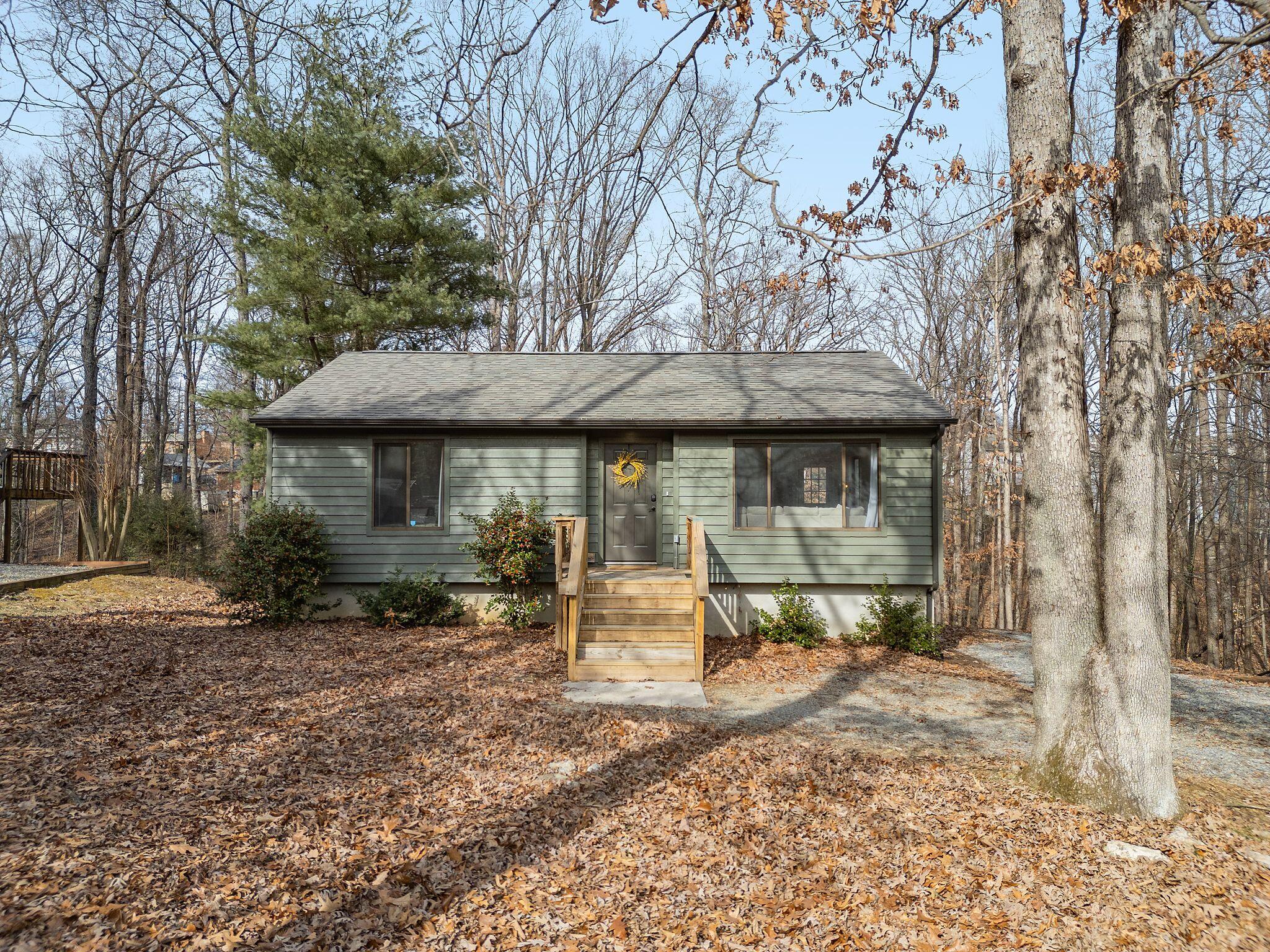 4701 Oak Road Northwest Roanoke, VA 24017 - Photo 1 of 28 02-4701 Oak Rd NW-MFW Media