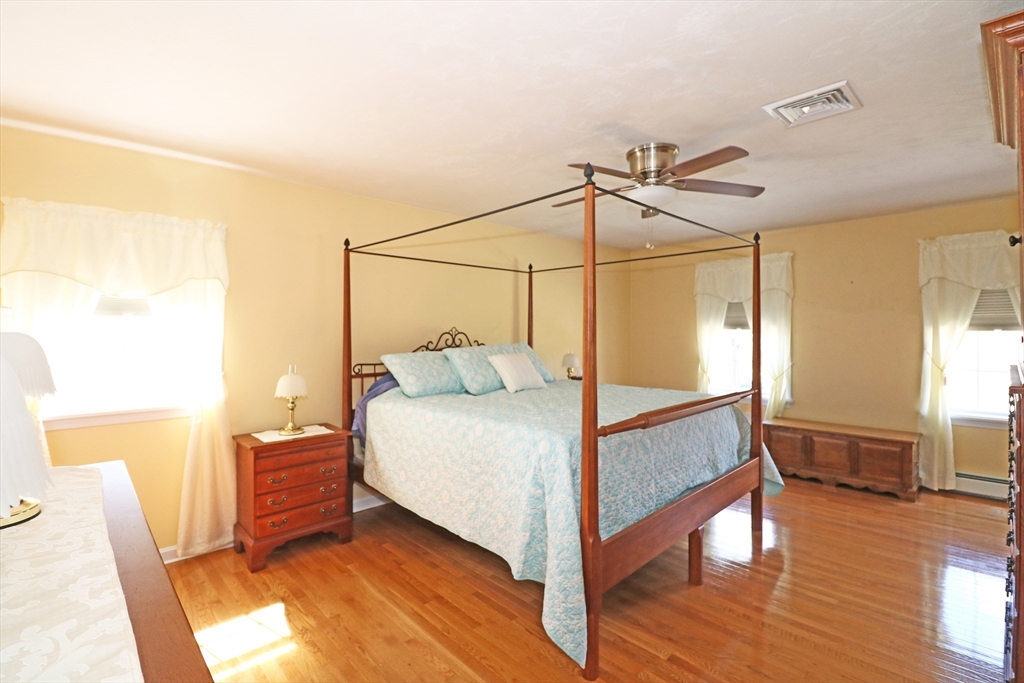 76 Ridge Lane Swansea, MA 02777 - Photo 29 of 42 Gallery Image 29