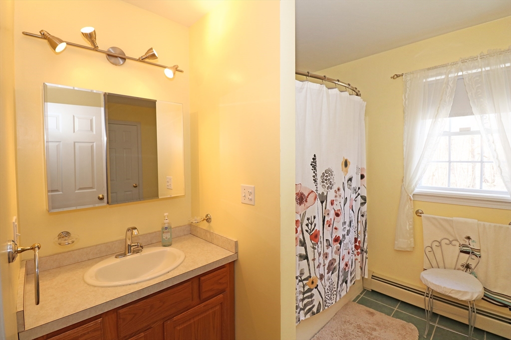 76 Ridge Lane Swansea, MA 02777 - Photo 31 of 42 Gallery Image 31
