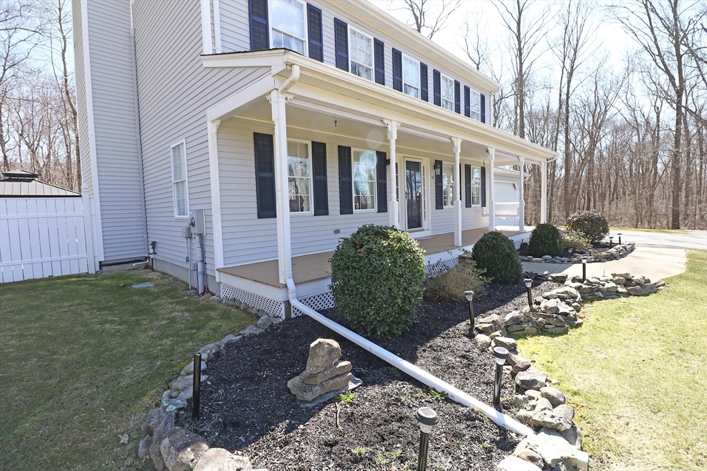 76 Ridge Lane Swansea, MA 02777 - Photo 4 of 42 Gallery Image 4