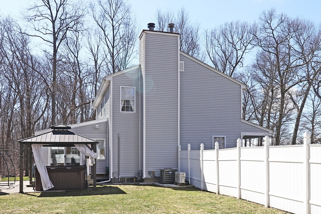 76 Ridge Lane Swansea, MA 02777 - Photo 5 of 42 Gallery Image 5