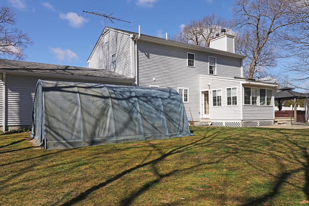 76 Ridge Lane Swansea, MA 02777 - Photo 8 of 42 Gallery Image 8
