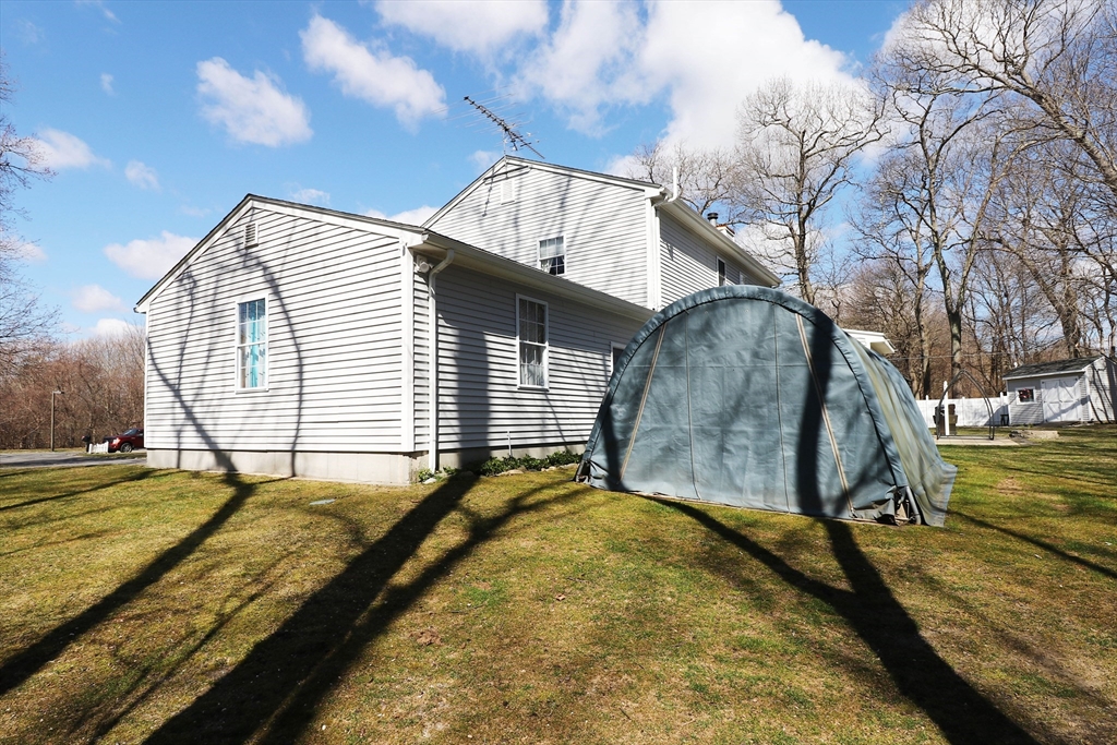 76 Ridge Lane Swansea, MA 02777 - Photo 10 of 42 Gallery Image 10