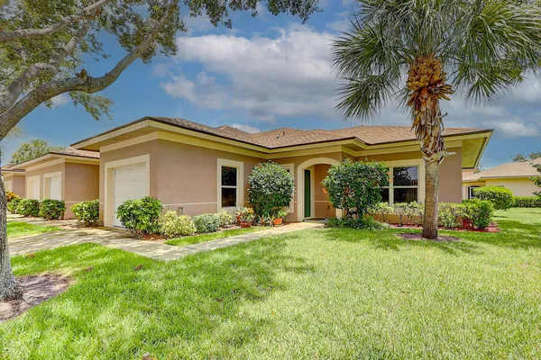 $1,900 | 1858 Pelican Drive, Unit 2, Fort Pierce, FL 34982