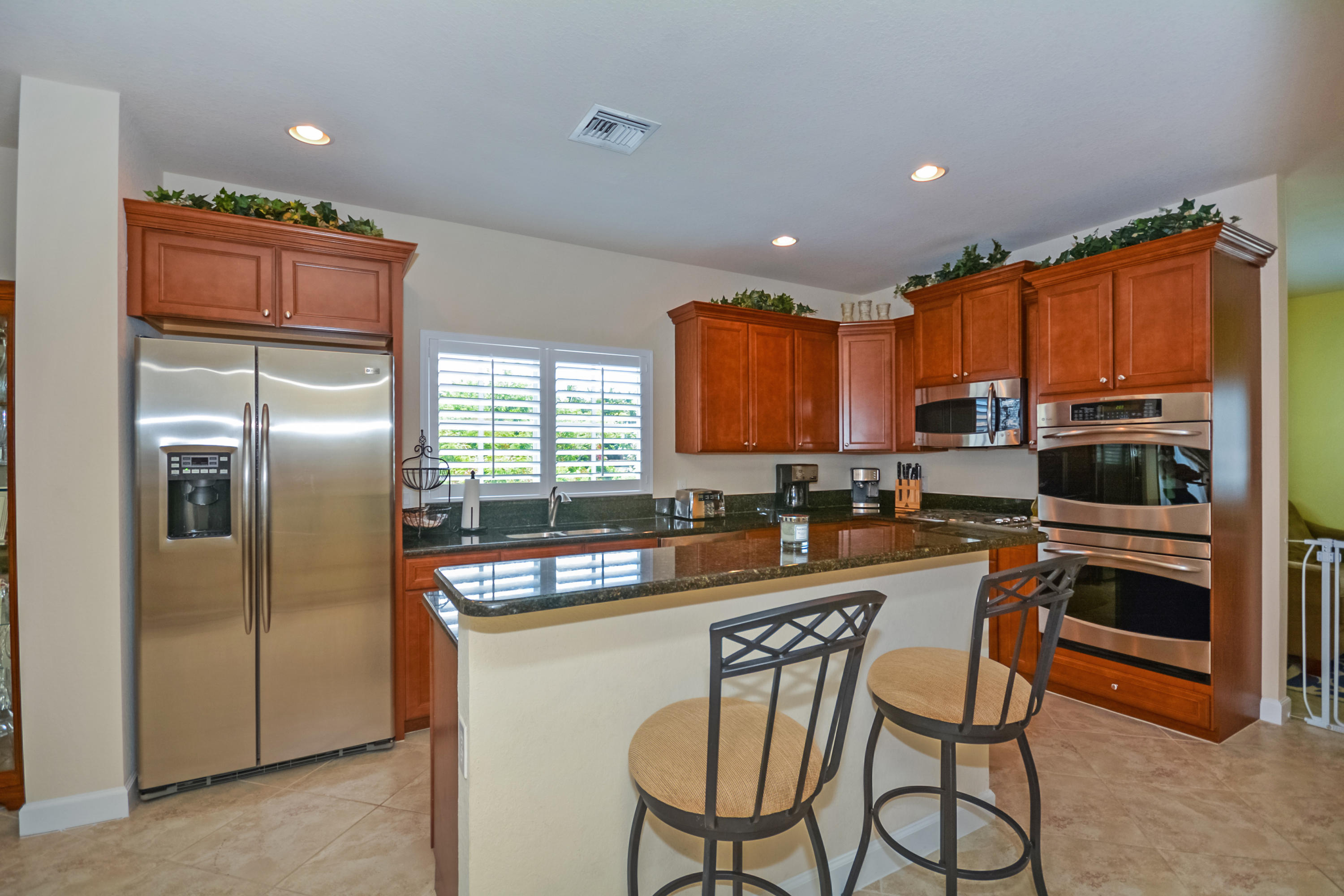 87 Northwest Hawthorne Place Boca Raton, FL 33432 - Photo 12 of 38 Kitchen
