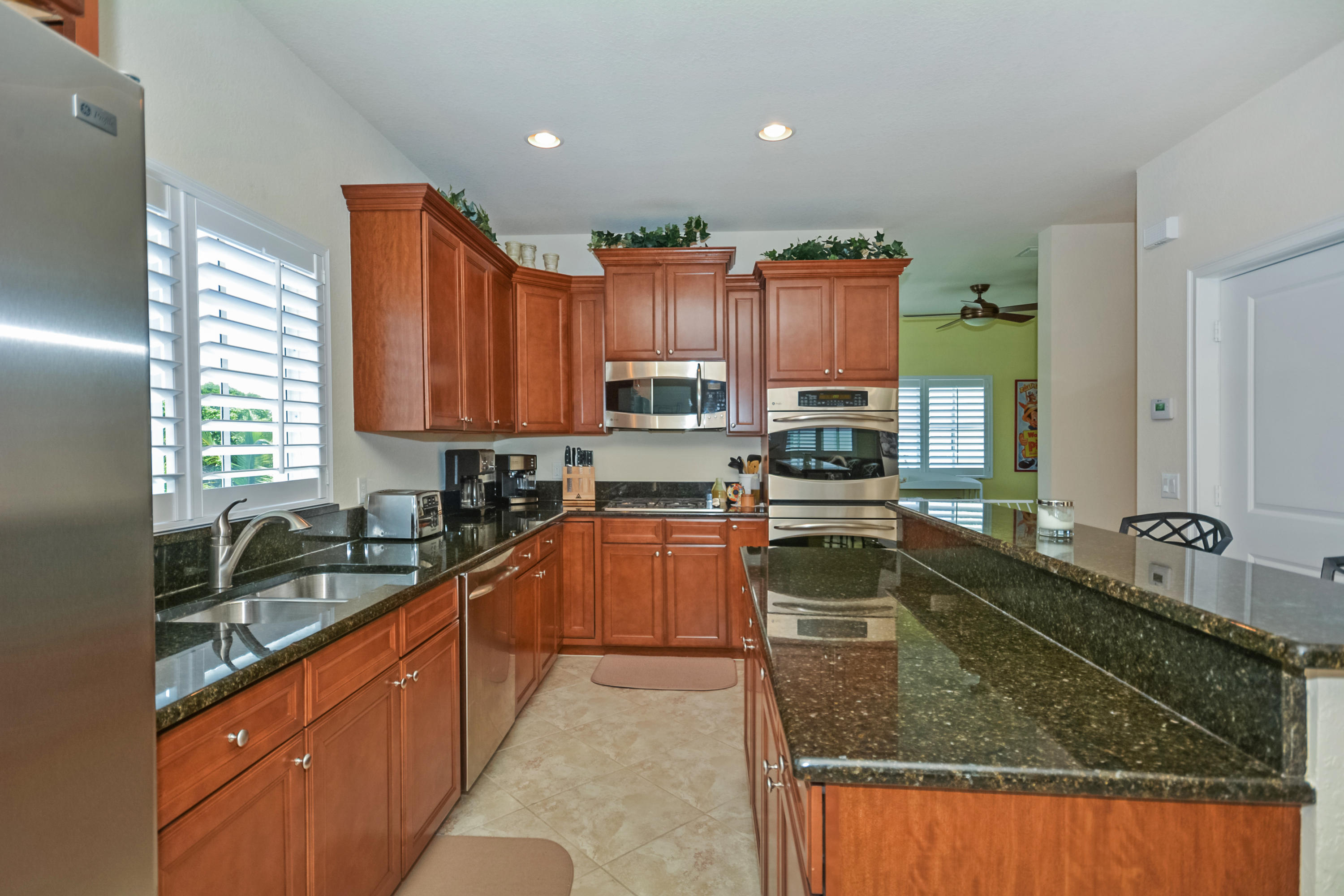 87 Northwest Hawthorne Place Boca Raton, FL 33432 - Photo 13 of 38 Kitchen