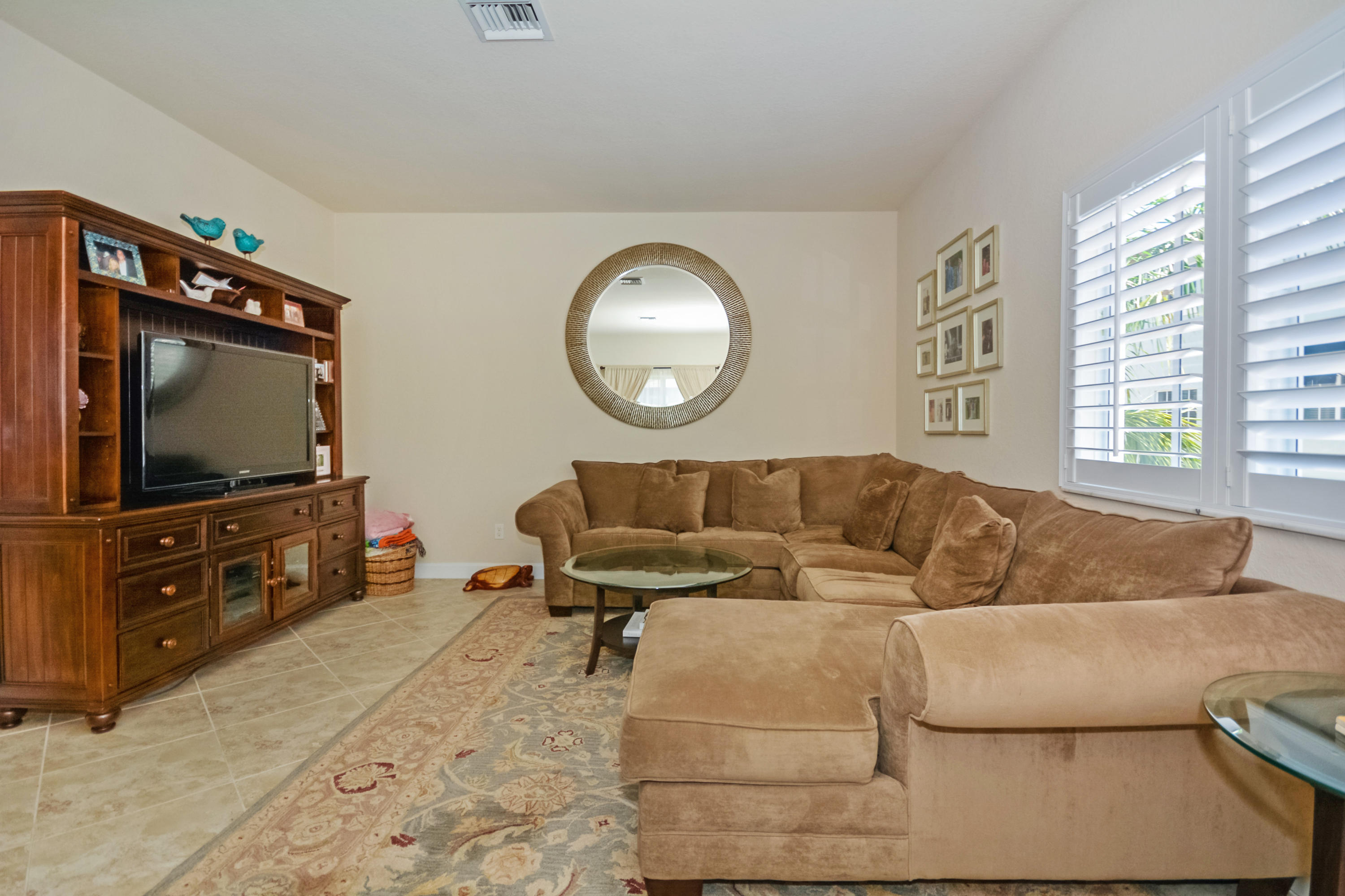 87 Northwest Hawthorne Place Boca Raton, FL 33432 - Photo 14 of 38 Living Room