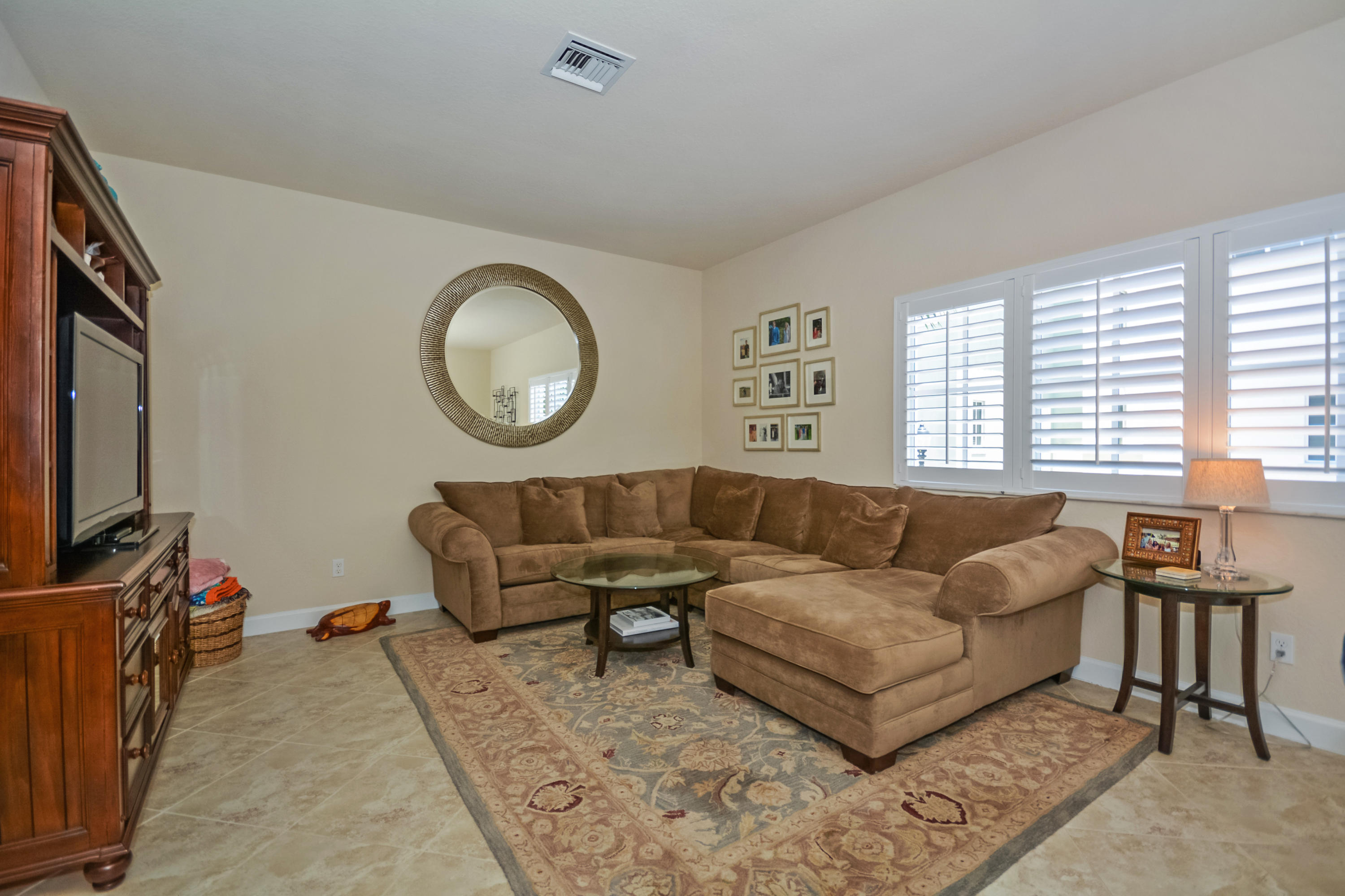 87 Northwest Hawthorne Place Boca Raton, FL 33432 - Photo 15 of 38 Living Room