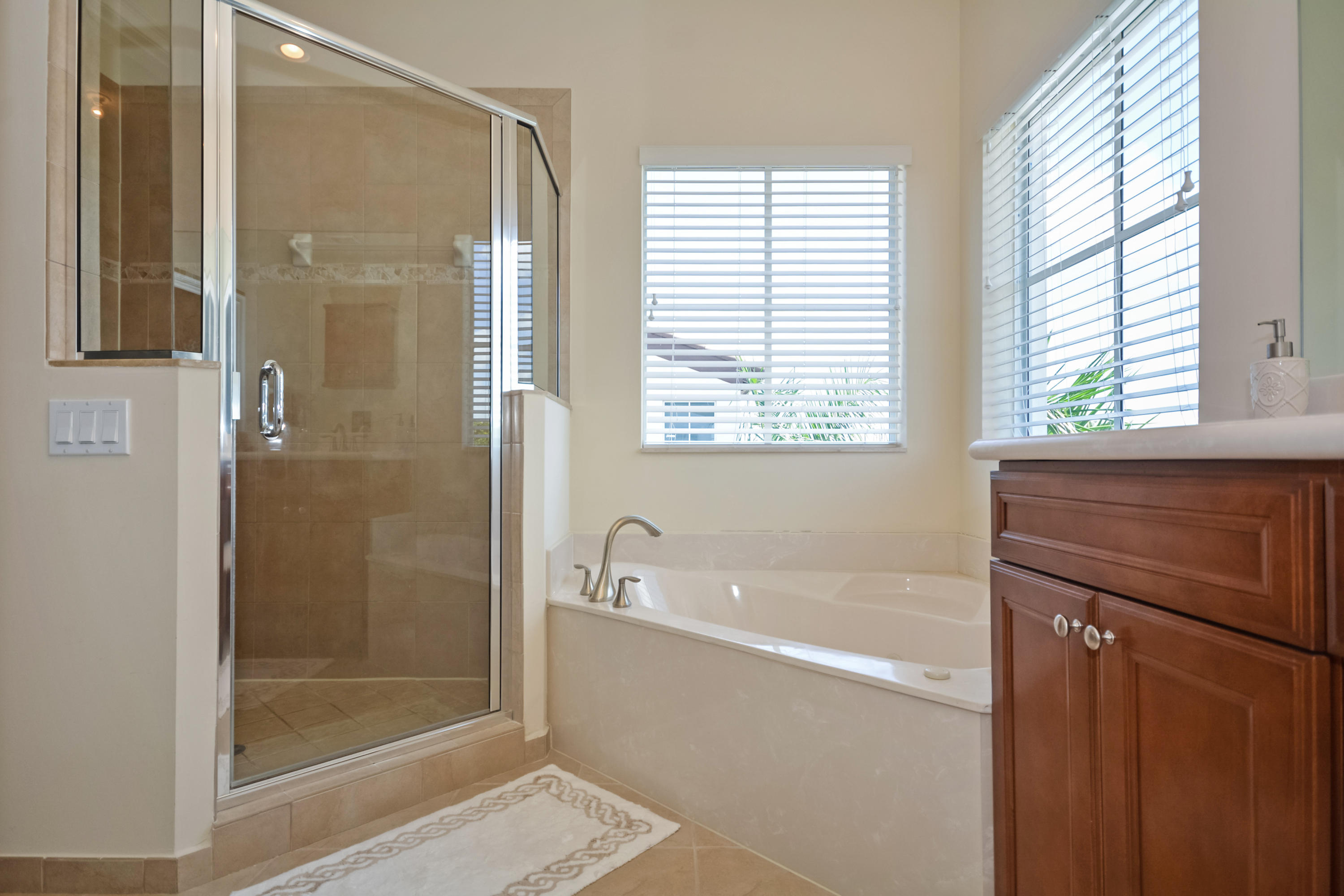 87 Northwest Hawthorne Place Boca Raton, FL 33432 - Photo 22 of 38 Master Bath